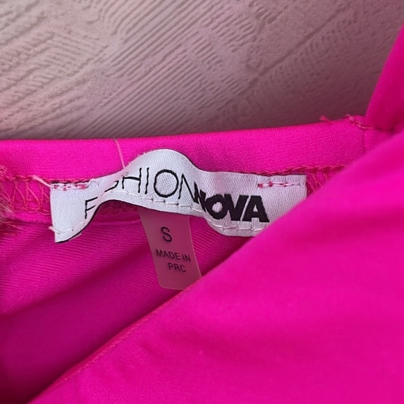 🆕 FASHION NOVA Remember My Name
Mini Dress Size S - Picture 6 of 6